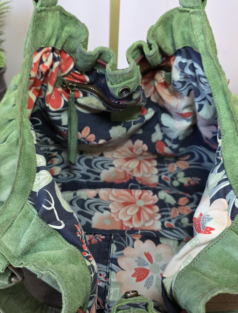 Vintage Lucky Brand Olive Green Suede Hobo Bag Floral Lining - Picture 12 of 14